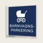 Flaggskylt Barnvagnsparkering Mörkblå 150 x 150 mm