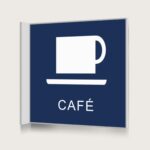 Flaggskylt Café Mörkblå 150 x 150 mm