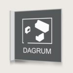 Flaggskylt Dagrum Charcoal 150 x 150 mm