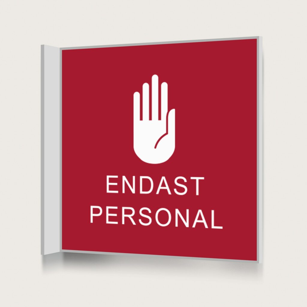 Flaggskylt Endast Personal Röd 150 x 150 mm