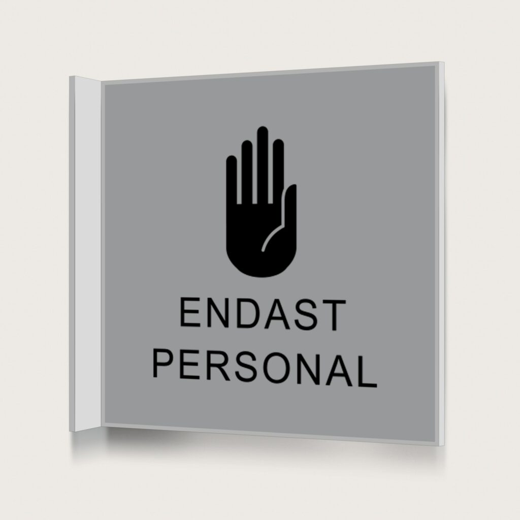 Flaggskylt Endast Personal Silver 150 x 150 mm