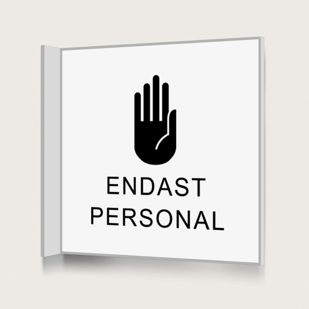 Flaggskylt Endast Personal Vit 150 x 150 mm