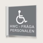 Flaggskylt HWC Fråga Personalen Grå 150 x 150 mm