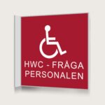 Flaggskylt HWC Fråga Personalen Röd 150 x 150 mm