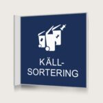 Flaggskylt Källsortering Mörkblå 150 x 150 mm