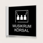 Flaggskylt Muskrum / Körsal Svart 150 x 150 mm