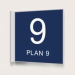 Flaggskylt Plan 9 Mörkblå 150 x 150 mm