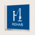 Flaggskylt Rehab Blå 150 x 150 mm