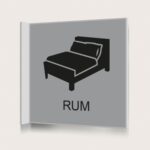 Flaggskylt Rum Silver 150 x 150 mm