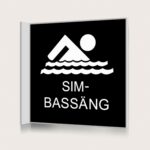 Flaggskylt Simbassäng Svart 150 x 150 mm