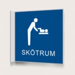 Flaggskylt Skötrum Blå 150 x 150 mm
