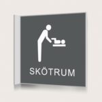 Flaggskylt Skötrum Charcoal 150 x 150 mm
