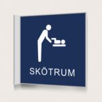 Flaggskylt Skötrum Mörkblå 150 x 150 mm