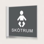 Flaggskylt Skötrum 2 Charcoal 150 x 150 mm