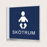 Flaggskylt Skötrum 2 Mörkblå 150 x 150 mm