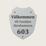 Dörrskylt Sköld i aliuminium jcgt4821