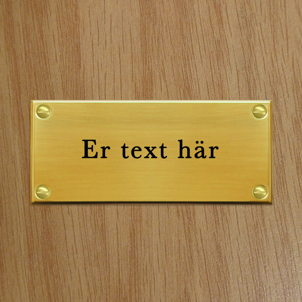 Dörrskylt Torino i blank mässing på trädörr