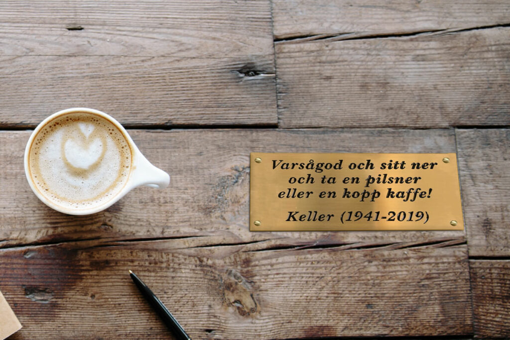 Caféskylt i mässing