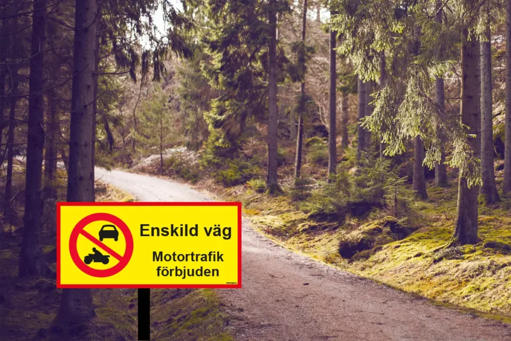 Skylt enskild väg Motortrafik förbjuden