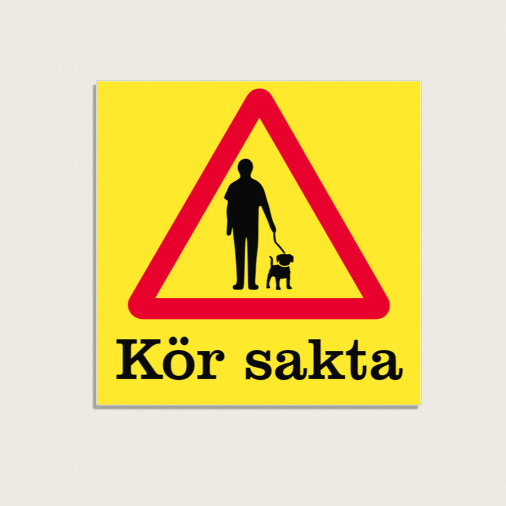 Kör sakta skylt Person och hund 300 x 300 mm