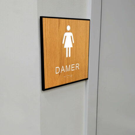 Taktilt piktogram trä med ram Damer