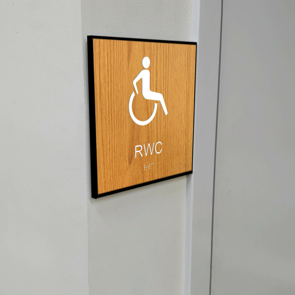 Taktilt piktogram trä med ram RWC
