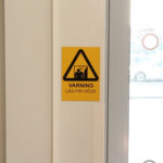 Varning Låg fri höjd - Aluminiumskylt