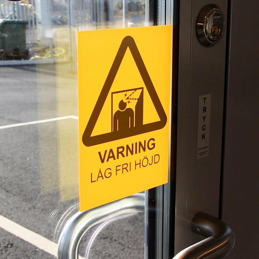Varning Låg fri höjd - dekal